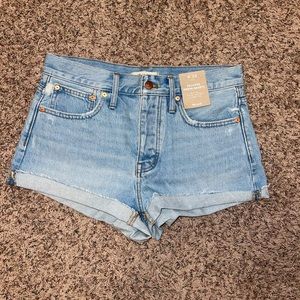 NWT madewell relaxed denim shorts (size 26)